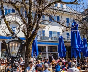 Khu ẩm thực ngoài trời