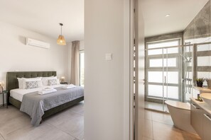 3 bedrooms, cots/infant beds, bed sheets - Protaras Hestia Seaside Villa A6 (Paralimni)