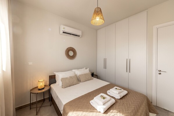 3 bedrooms, cribs/infant beds, bed sheets - Protaras Hestia Seaside Villa A6 (Paralimni)