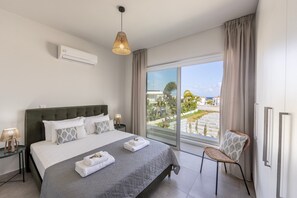 3 bedrooms, cots/infant beds, bed sheets - Protaras Hestia Seaside Villa A6 (Paralimni)