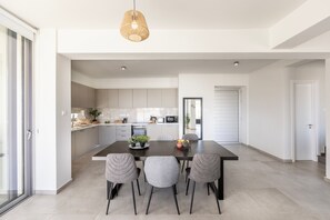 In-room dining - Protaras Hestia Seaside Villa A6 (Paralimni)