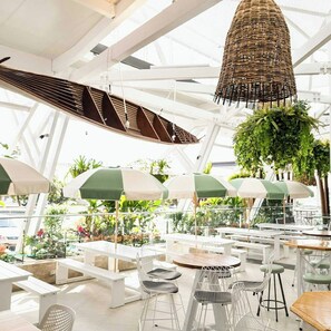 Outdoor dining - Calamvale Hotel Suites And Conference Centre (Brisbane)