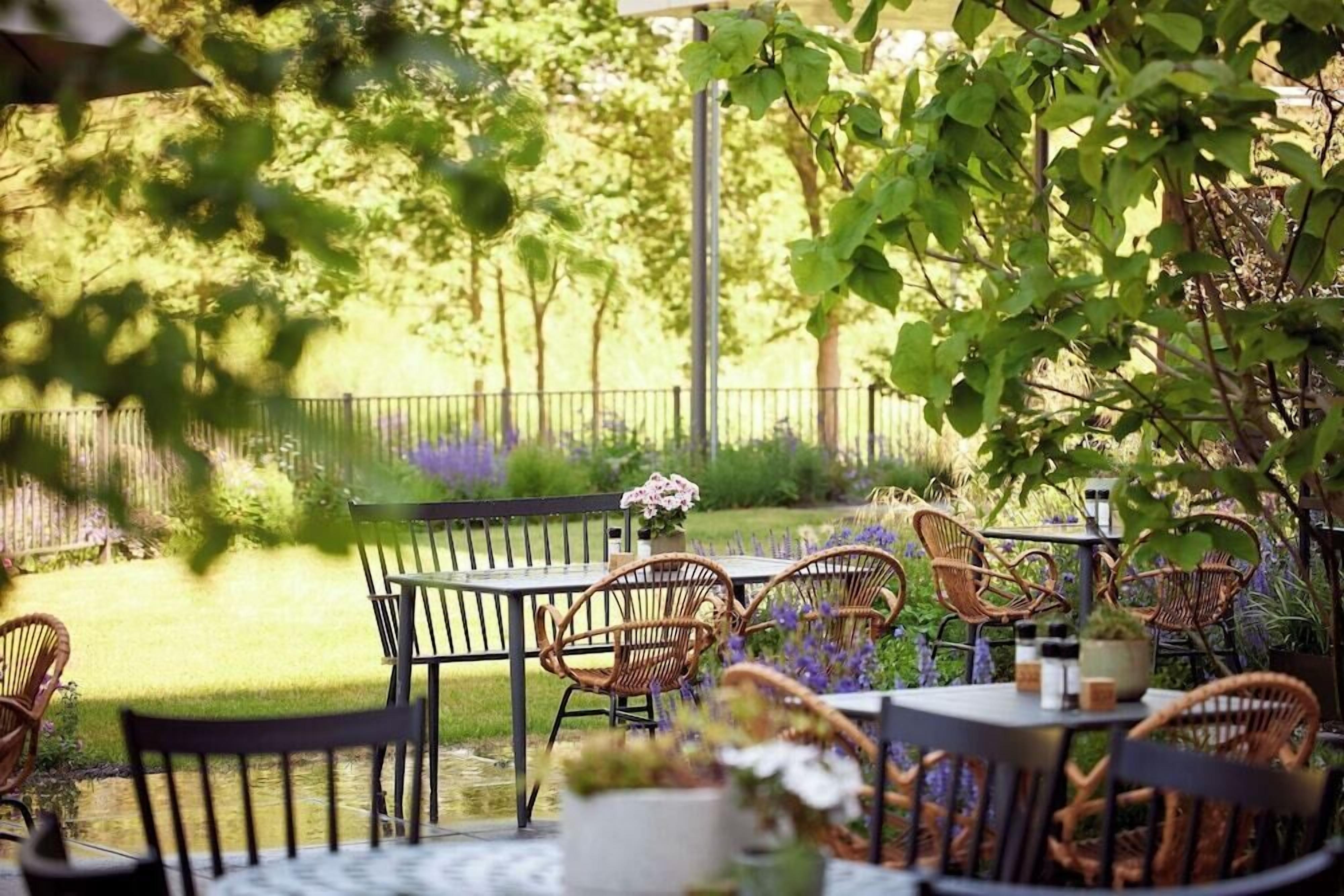 تناول الطعام بالخارج