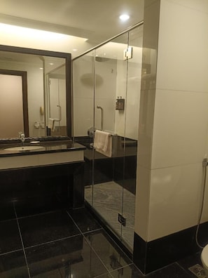 Bathroom - Imperial Hotel (Miri)