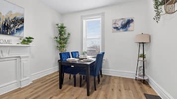 Comfort House | Dining