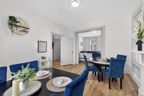 家庭獨棟房屋, 花園景觀 | 用餐區