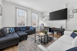 Comfort House | Living area - Spacious 3BR House in St. Louis (St. Louis)