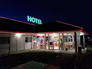 Exterior - P'tit Dej-hotel Macon (Charnay-les-Macon)