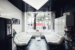 Lobby - Hotel de L'exposition Republique (Paris)