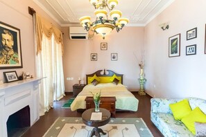 Room - The Grand Oak Manor (Almora)