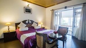 Room - The Grand Oak Manor (Almora)