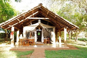 Exterior - Voyager Ziwani Tented Camp (Kenya)
