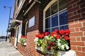 Exterior detail - Ennios Boutique Hotel (Southampton)