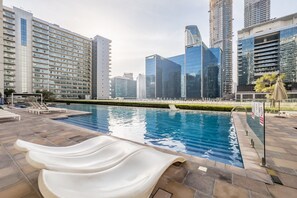 Pool - Vibrant City Living, 1Bedroom with Balcony - Vera Tower, Business Bay (Dubai)