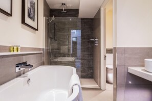 Bathroom - Minster Mill Hotel and Spa (Witney)