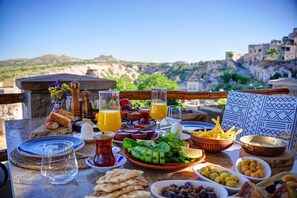 Outdoor dining - Petra Inn Cappadocia (Nevşehir)