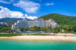 Beach - Ocean View Resort Yalong Bay (Sanya)