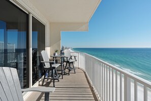 Property grounds - Beachfront Condo + Resort Pool Access + Walk to Beach + Near Pier Park & Dining (Panama City Beach)