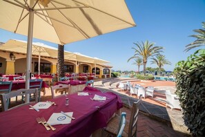 Tempat makan outdoor