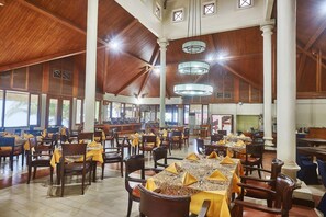 Dining - Patra Anyer (Anyer)