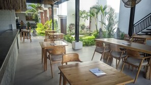 Outdoor dining - Sujiwa Ubud Retreat (Sukawati)