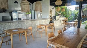Outdoor dining - Sujiwa Ubud Retreat (Sukawati)