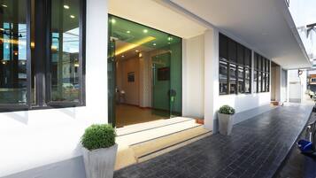 تفاصيل الفندق من الخارج