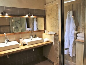 Bathroom - Domaine de Fontenille (Lauris)