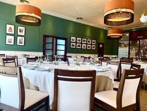 Dining - Don Polvoron (Estepa)