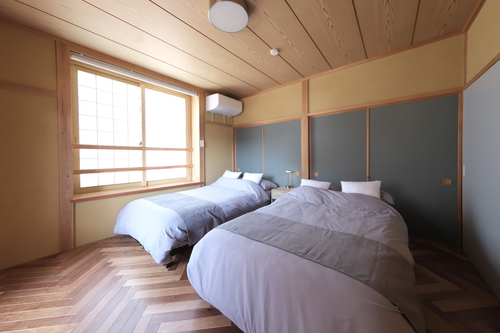 2 多间卧室、免费 WiFi、床单