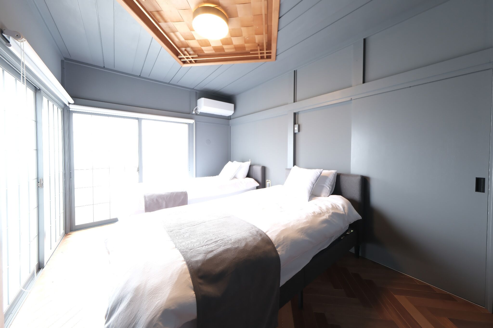 4 多间卧室、免费 WiFi、床单