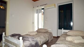 Iron/ironing board, Internet, bed sheets