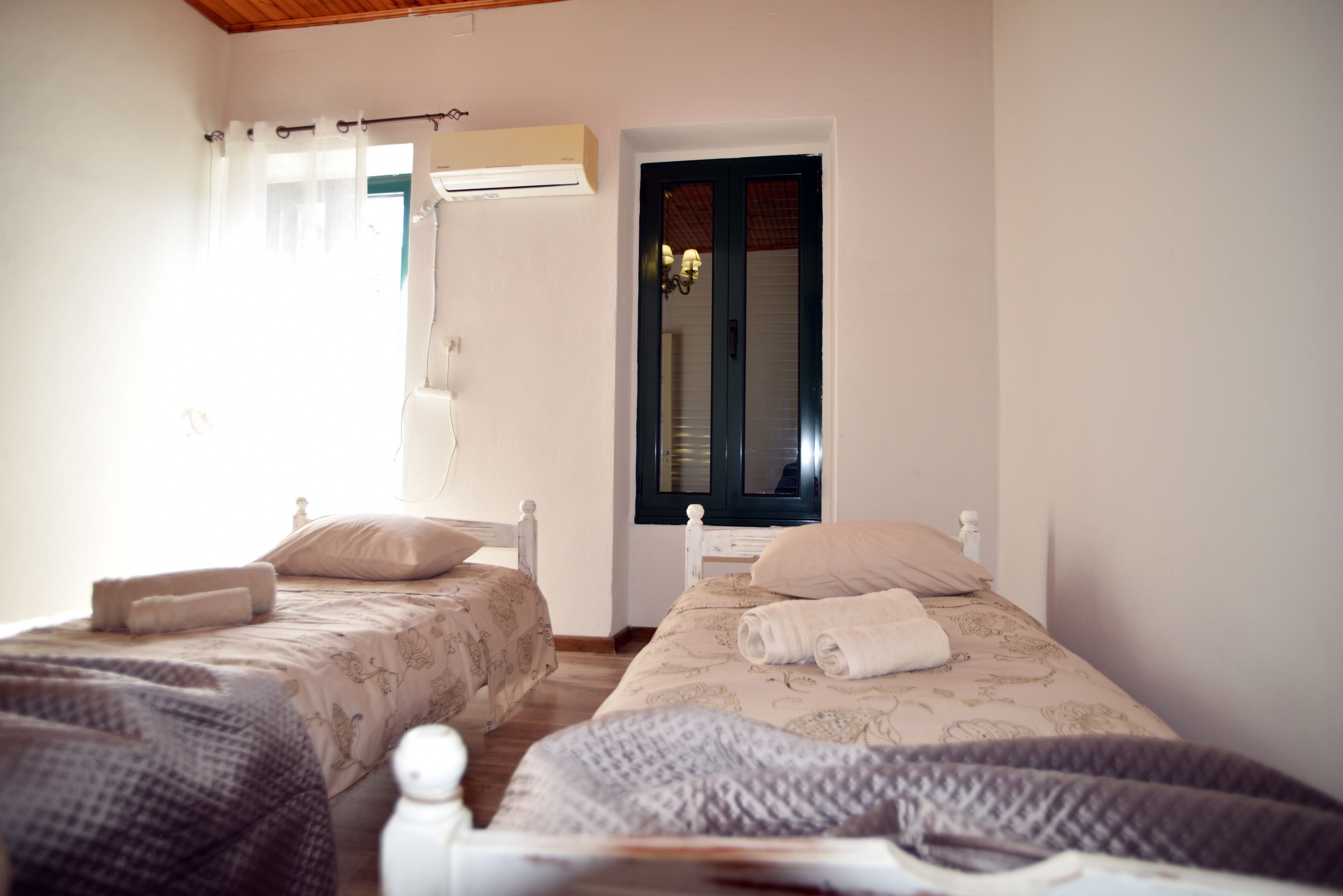 3 chambres, fer et planche à repasser, accès Internet, draps fournis