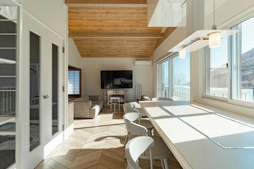 Glasswalled sauna included | A rental lodge where / Ito Shizuoka