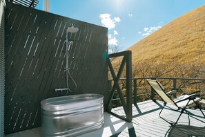 Property grounds - Glasswalled sauna included | A rental lodge where / Ito Shizuoka (Ito)