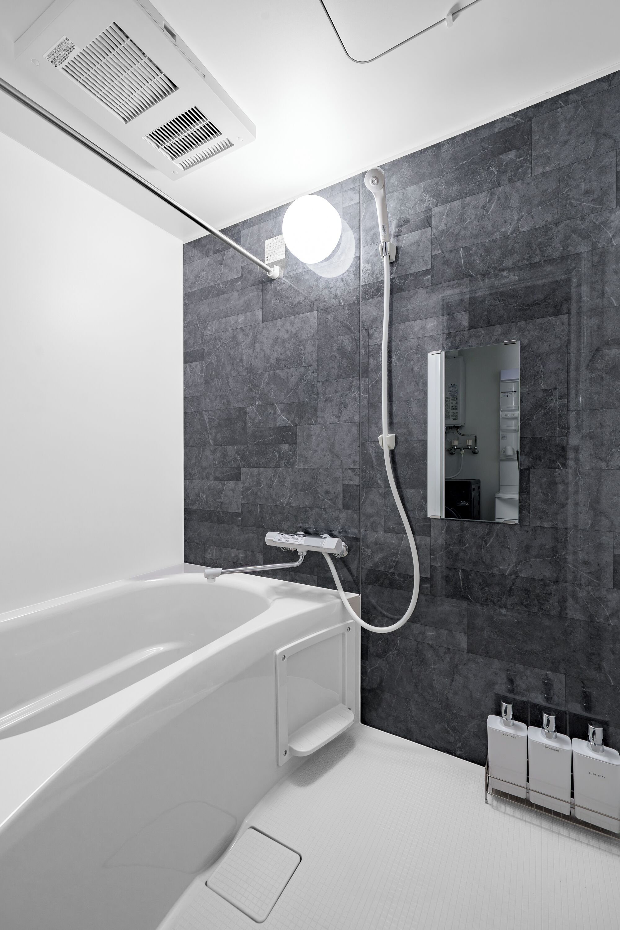 Apartemen | Kamar mandi | Perlengkapan mandi gratis, pengering rambut, sandal, dan handuk