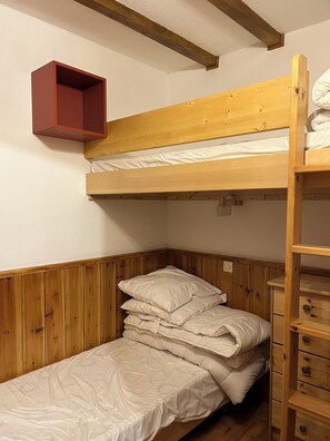 1 Schlafzimmer, Bügeleisen/Bügelbrett
