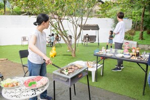 Outdoor dining - Modern Japanese maisonette  spacious artificial t / Kitakyushu City Fukuoka (Kitakyushu City)