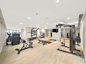 Fitness facility - Elegant 1BR at Emmar Beachfront (Dubai)