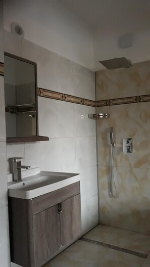 Bathroom - Hotel Grand Inn (Berlin)