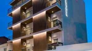 A multi-story hotel with balconies, a visible sign, and a modern architectural design. - Hotel Giulio Cesare (Cattolica)