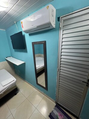 Room - Kitnets com AR Condicionado na Praia (Salvador)