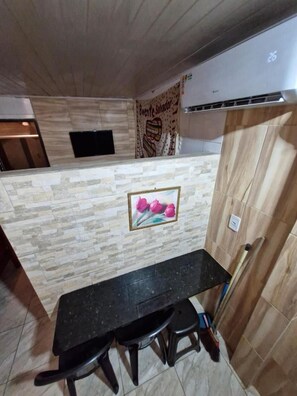 Interior - Kitnets com AR Condicionado na Praia (Salvador)