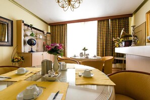 Dining - Lowen Hotel (Offenbach am Main)