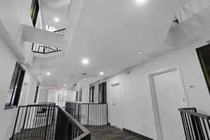 Interior - Walk to Wynwood Walls - Rooftop Pool - New Condo (Miami)