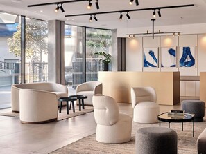 Lobby - Crowne Plaza Marseille - Le Dome by IHG (Marseille)