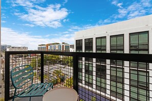 Property grounds - Heart of Wynwood - Rooftop Pool - Balcony - New 1BD (Miami)