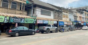 Parking - Jacky Chan Hotel (Betong)