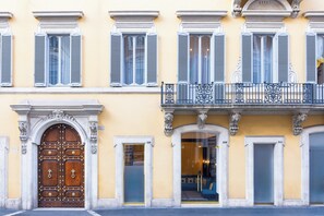 Exterior detail - Palazzo Roma (Rome)