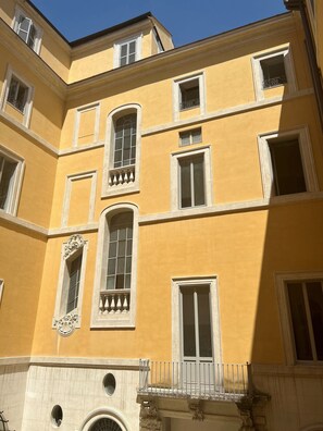 Exterior - Palazzo Roma (Rome)